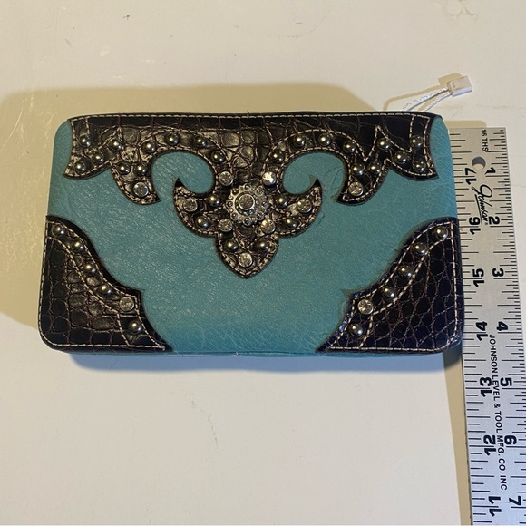 Heritage West clutch, will fit most cell phones out of case, faux leather NWOT - Picture 2 of 14